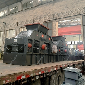 兩臺超大型半自動液壓對輥制砂機發(fā)往湖北襄陽征戰(zhàn)沙場