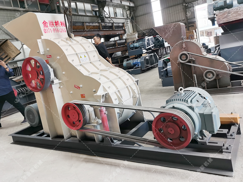 SCF800x800中型雙級粉碎機發往云南