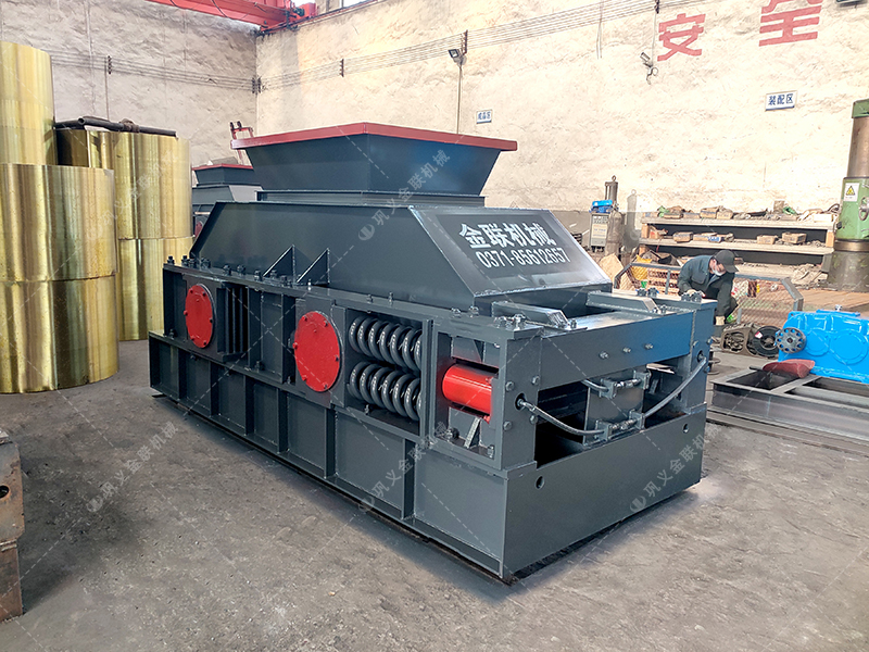 2PGY1200x800半自動液壓對輥破碎機發貨圖片