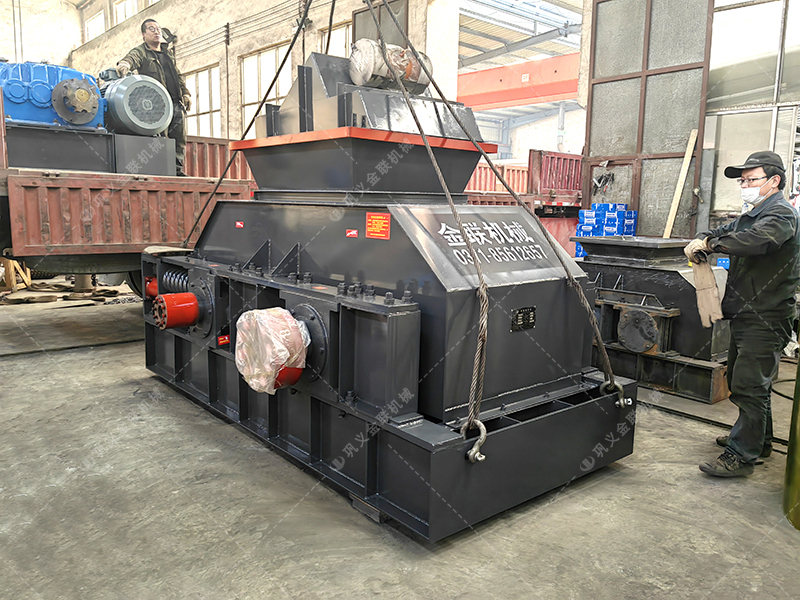 2PGY1200x800半自動液壓對輥破碎機發貨圖片