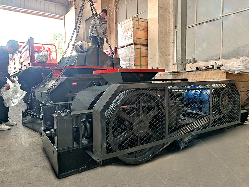 中小型直連式對輥破碎機兩臺發往河南