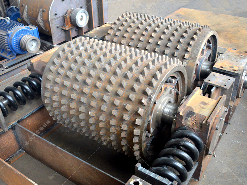 煤矸石雙齒輥破碎機產能多少？多少錢？